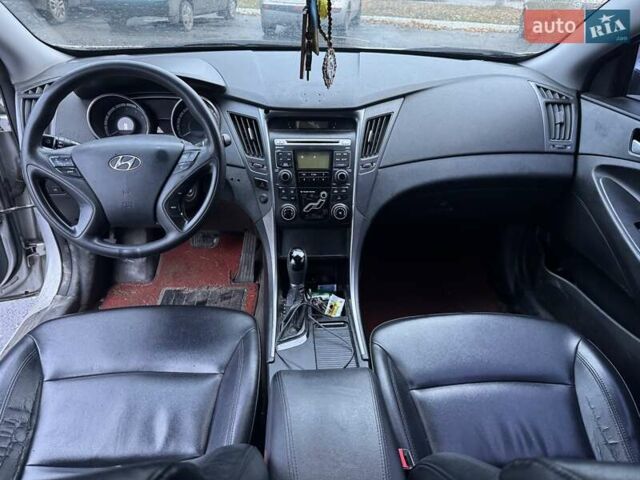 Хендай Соната 2011 в Згуровке на Automoto.ua Серый Хендай Соната, объемом двигателя 2 л и пробегом 504 тыс. км за 6600 $, фото 13 на Automoto.ua