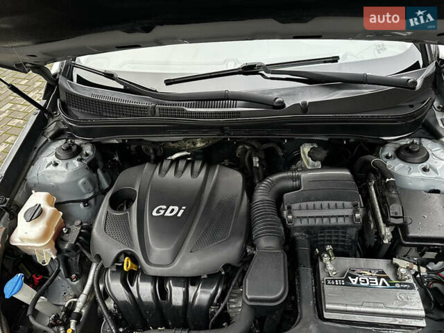 Сірий Хендай Соната, об'ємом двигуна 2.36 л та пробігом 282 тис. км за 8100 $, фото 23 на Automoto.ua