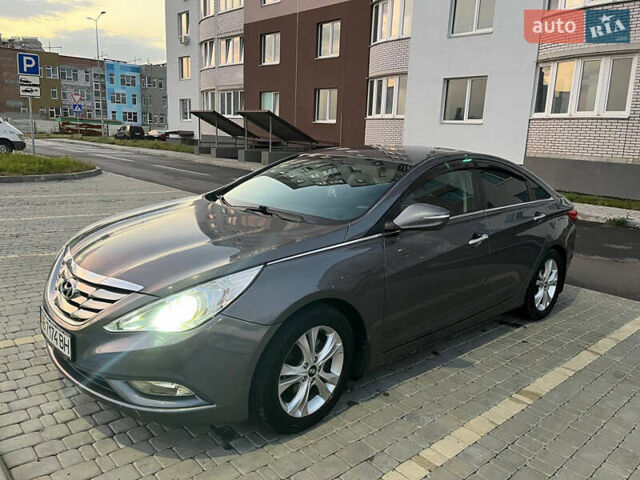 Сірий Хендай Соната, об'ємом двигуна 2 л та пробігом 254 тис. км за 8700 $, фото 26 на Automoto.ua