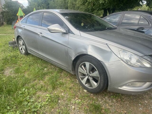 Серый Хендай Соната, объемом двигателя 2 л и пробегом 220 тыс. км за 6700 $, фото 2 на Automoto.ua