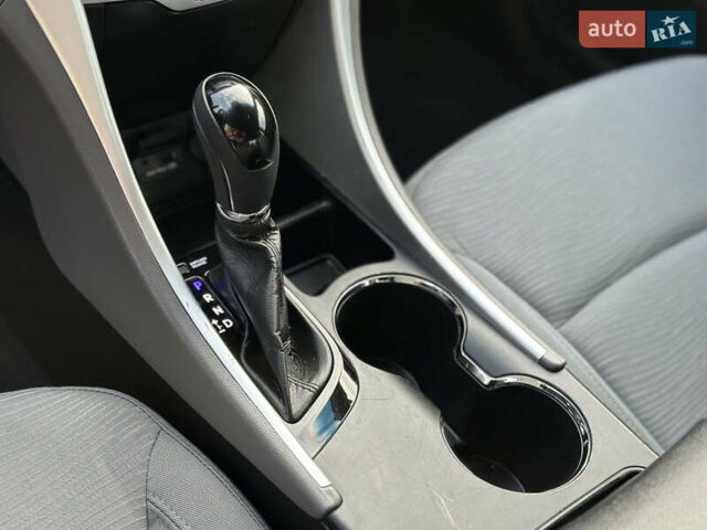 Сірий Хендай Соната, об'ємом двигуна 2.36 л та пробігом 146 тис. км за 9500 $, фото 6 на Automoto.ua