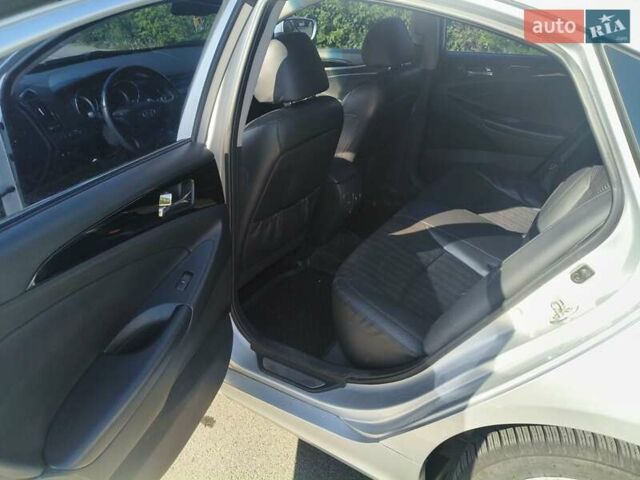 Сірий Хендай Соната, об'ємом двигуна 2 л та пробігом 230 тис. км за 8500 $, фото 15 на Automoto.ua