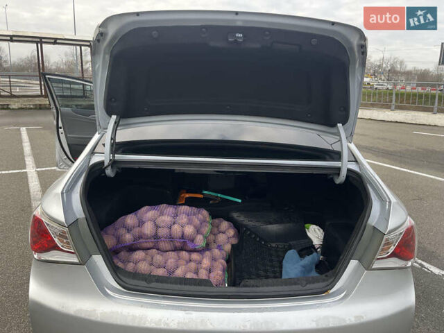 Серый Хендай Соната, объемом двигателя 2.36 л и пробегом 199 тыс. км за 8950 $, фото 23 на Automoto.ua