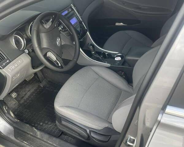 Хендай Соната 2011 в Килие на Automoto.ua Серый Хендай Соната, объемом двигателя 2.36 л и пробегом 359 тыс. км за 8300 $, фото 14 на Automoto.ua