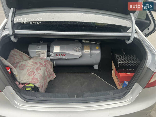 Хендай Соната 2011 в Тернополе на Automoto.ua Серый Хендай Соната, объемом двигателя 2 л и пробегом 375 тыс. км за 6600 $, фото 66 на Automoto.ua