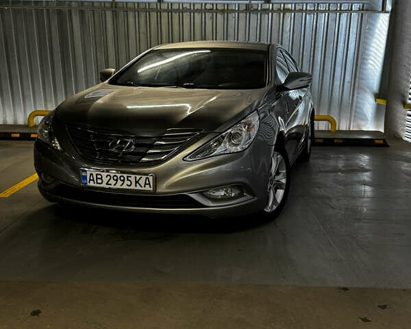 Серый Хендай Соната, объемом двигателя 2.4 л и пробегом 220 тыс. км за 8100 $, фото 2 на Automoto.ua