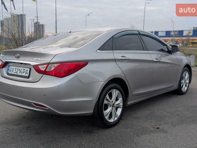 Серый Хендай Соната, объемом двигателя 2.36 л и пробегом 209 тыс. км за 8900 $, фото 4 на Automoto.ua