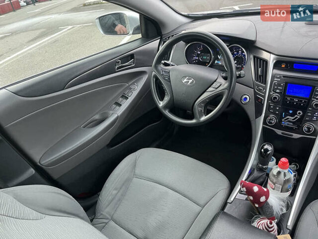 Серый Хендай Соната, объемом двигателя 2.36 л и пробегом 199 тыс. км за 8950 $, фото 21 на Automoto.ua