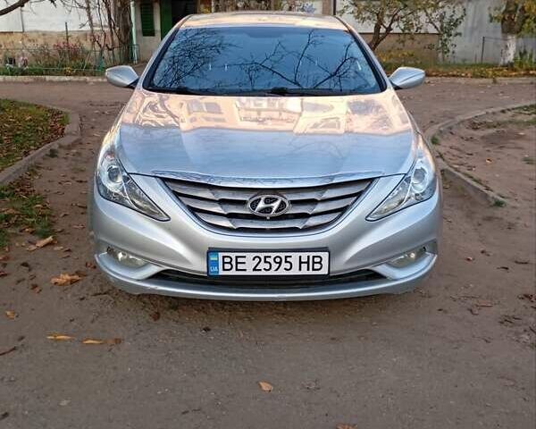Серый Хендай Соната, объемом двигателя 2 л и пробегом 378 тыс. км за 7300 $, фото 1 на Automoto.ua