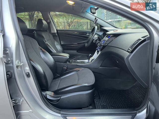 Серый Хендай Соната, объемом двигателя 2 л и пробегом 200 тыс. км за 8500 $, фото 8 на Automoto.ua