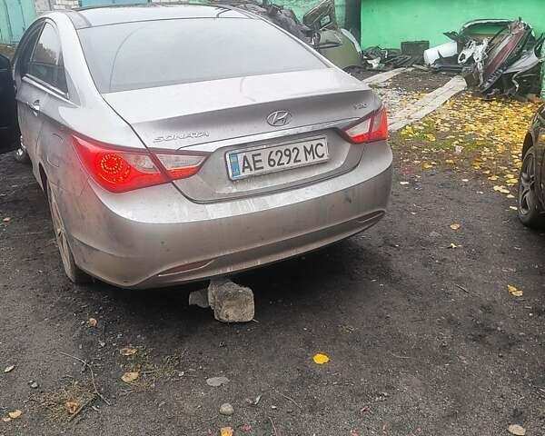 Серый Хендай Соната, объемом двигателя 2 л и пробегом 280 тыс. км за 5000 $, фото 8 на Automoto.ua