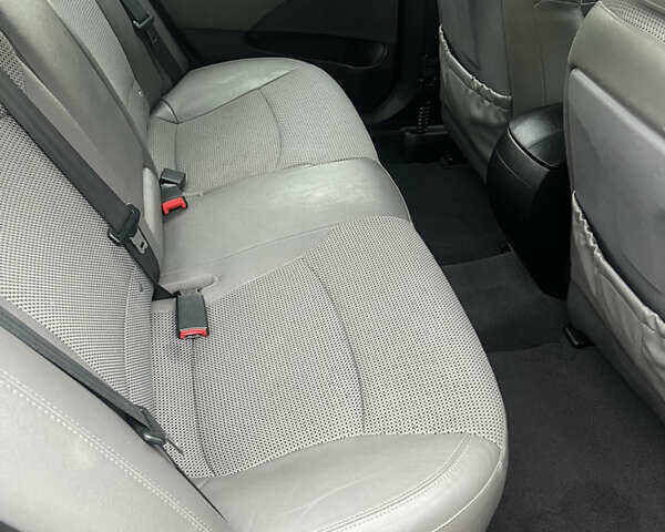 Серый Хендай Соната, объемом двигателя 2 л и пробегом 190 тыс. км за 7500 $, фото 7 на Automoto.ua