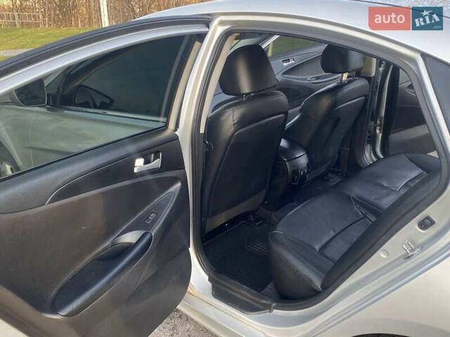 Серый Хендай Соната, объемом двигателя 2 л и пробегом 186 тыс. км за 7800 $, фото 7 на Automoto.ua