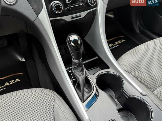 Сірий Хендай Соната, об'ємом двигуна 2 л та пробігом 191 тис. км за 7900 $, фото 39 на Automoto.ua