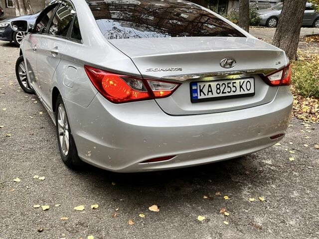 Сірий Хендай Соната, об'ємом двигуна 2 л та пробігом 305 тис. км за 8100 $, фото 2 на Automoto.ua