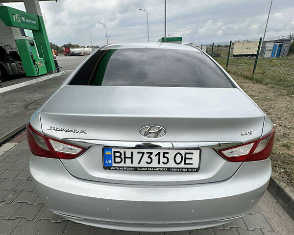 Сірий Хендай Соната, об'ємом двигуна 2 л та пробігом 545 тис. км за 6900 $, фото 5 на Automoto.ua