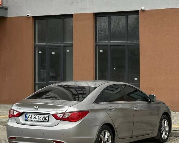 Сірий Хендай Соната, об'ємом двигуна 2 л та пробігом 200 тис. км за 7300 $, фото 9 на Automoto.ua
