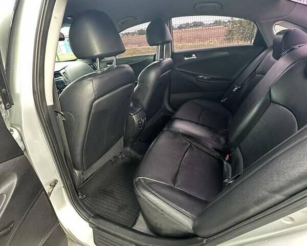 Сірий Хендай Соната, об'ємом двигуна 2 л та пробігом 545 тис. км за 6900 $, фото 7 на Automoto.ua