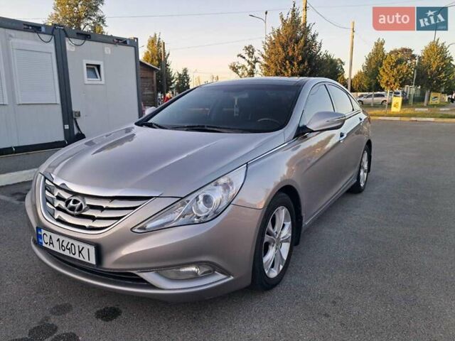 Серый Хендай Соната, объемом двигателя 2.36 л и пробегом 255 тыс. км за 9800 $, фото 11 на Automoto.ua