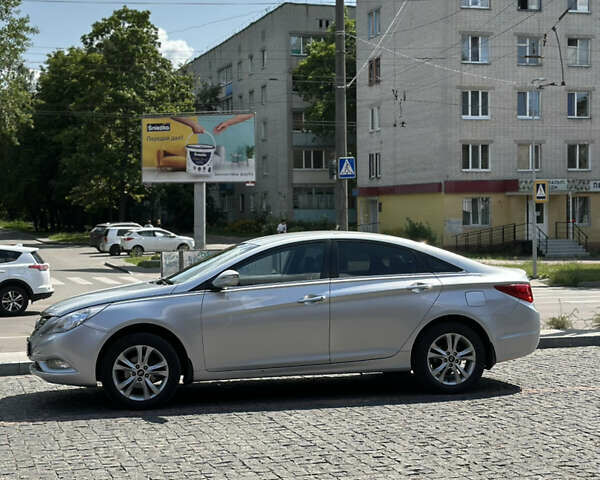 Сірий Хендай Соната, об'ємом двигуна 2 л та пробігом 213 тис. км за 9200 $, фото 3 на Automoto.ua