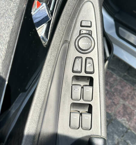 Сірий Хендай Соната, об'ємом двигуна 2 л та пробігом 213 тис. км за 9200 $, фото 7 на Automoto.ua