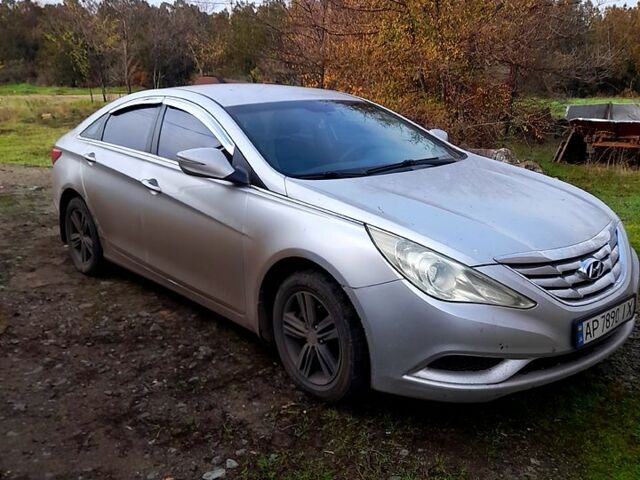 Серый Хендай Соната, объемом двигателя 2 л и пробегом 227 тыс. км за 6800 $, фото 7 на Automoto.ua