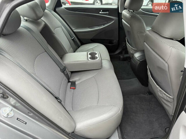 Сірий Хендай Соната, об'ємом двигуна 2 л та пробігом 191 тис. км за 7900 $, фото 31 на Automoto.ua