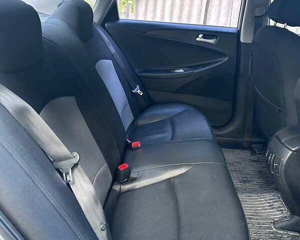 Хендай Соната 2012 в Харькове на Automoto.ua Серый Хендай Соната, объемом двигателя 2 л и пробегом 312 тыс. км за 8000 $, фото 6 на Automoto.ua