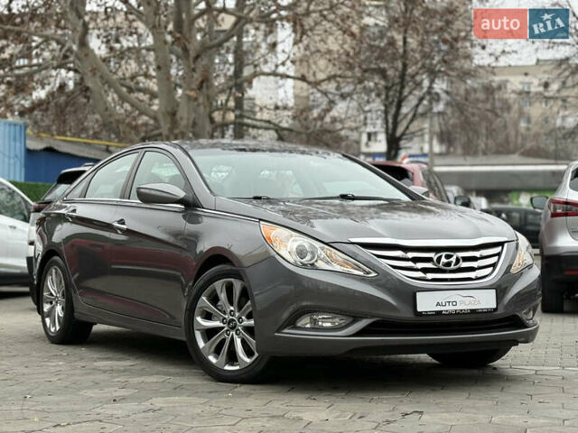 Сірий Хендай Соната, об'ємом двигуна 2 л та пробігом 191 тис. км за 7900 $, фото 10 на Automoto.ua
