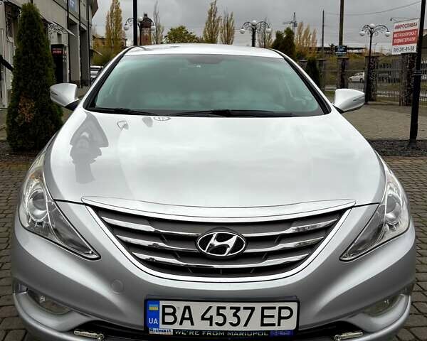 Хендай Соната 2012 в Ужгороде на Automoto.ua Серый Хендай Соната, объемом двигателя 2 л и пробегом 380 тыс. км за 7550 $, фото 1 на Automoto.ua