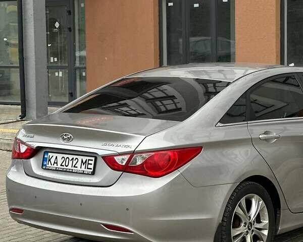 Сірий Хендай Соната, об'ємом двигуна 2 л та пробігом 200 тис. км за 7300 $, фото 7 на Automoto.ua