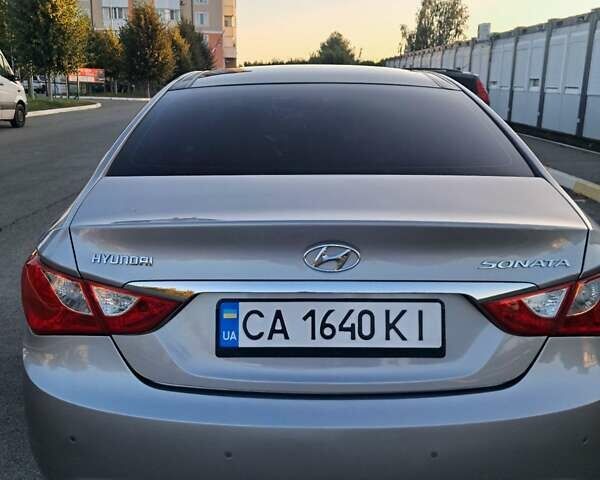 Серый Хендай Соната, объемом двигателя 2.36 л и пробегом 255 тыс. км за 9800 $, фото 6 на Automoto.ua