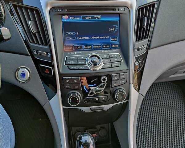 Серый Хендай Соната, объемом двигателя 2.4 л и пробегом 170 тыс. км за 9200 $, фото 20 на Automoto.ua