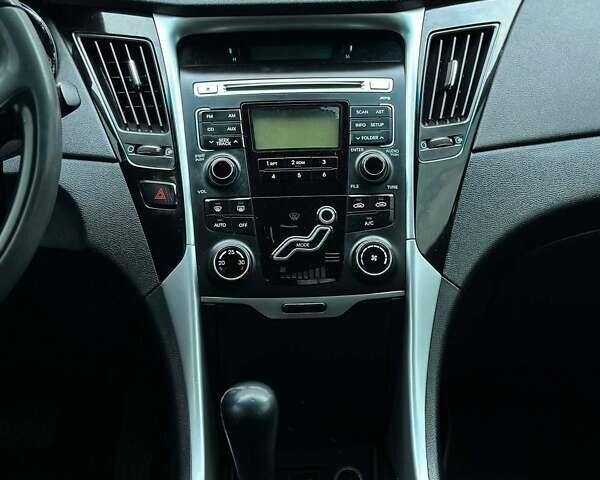 Сірий Хендай Соната, об'ємом двигуна 2 л та пробігом 200 тис. км за 7300 $, фото 11 на Automoto.ua