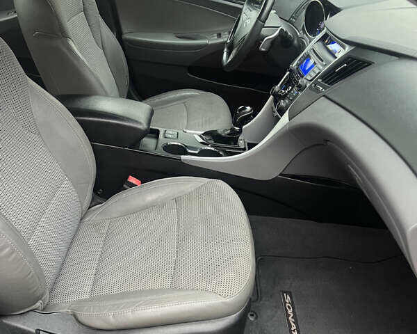 Серый Хендай Соната, объемом двигателя 2 л и пробегом 190 тыс. км за 7500 $, фото 8 на Automoto.ua