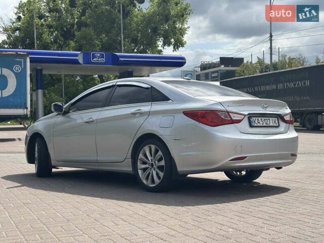 Серый Хендай Соната, объемом двигателя 2 л и пробегом 185 тыс. км за 6299 $, фото 4 на Automoto.ua