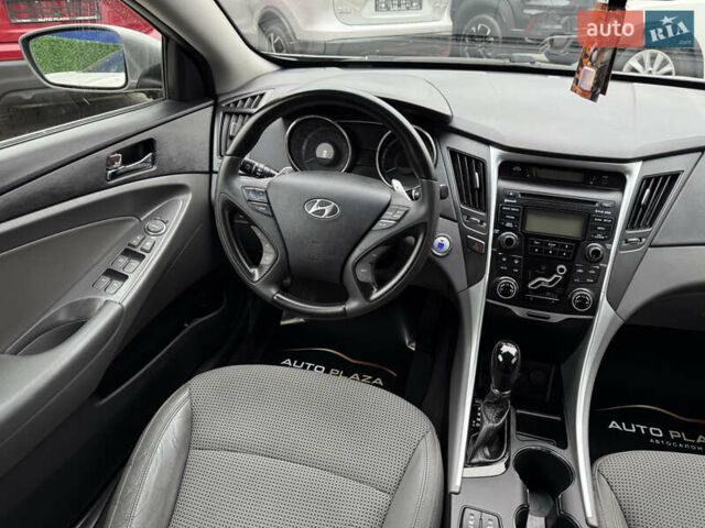 Сірий Хендай Соната, об'ємом двигуна 2 л та пробігом 191 тис. км за 7900 $, фото 36 на Automoto.ua