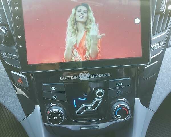 Хендай Соната 2012 в Черкассах на Automoto.ua Серый Хендай Соната, объемом двигателя 2.4 л и пробегом 199 тыс. км за 8800 $, фото 2 на Automoto.ua