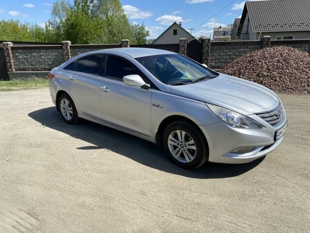 Серый Хендай Соната, объемом двигателя 2 л и пробегом 322 тыс. км за 8000 $, фото 6 на Automoto.ua