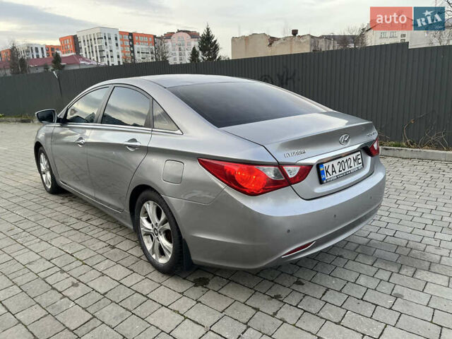 Серый Хендай Соната, объемом двигателя 2 л и пробегом 200 тыс. км за 8500 $, фото 2 на Automoto.ua