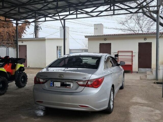 Сірий Хендай Соната, об'ємом двигуна 2 л та пробігом 227 тис. км за 7777 $, фото 3 на Automoto.ua