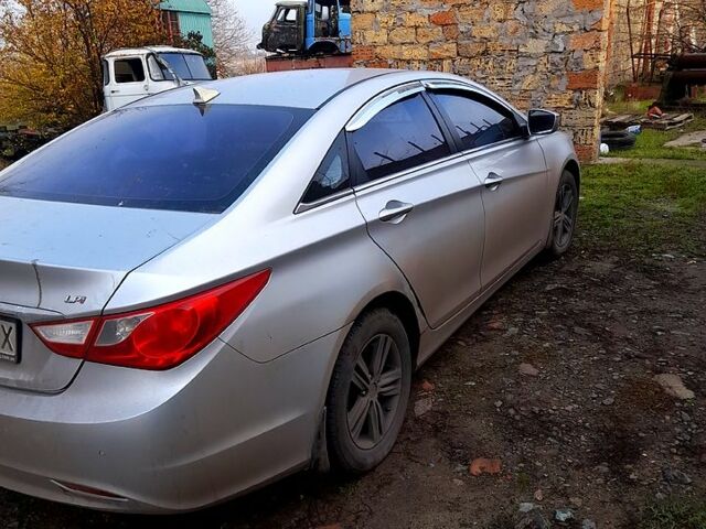 Серый Хендай Соната, объемом двигателя 2 л и пробегом 227 тыс. км за 6800 $, фото 3 на Automoto.ua