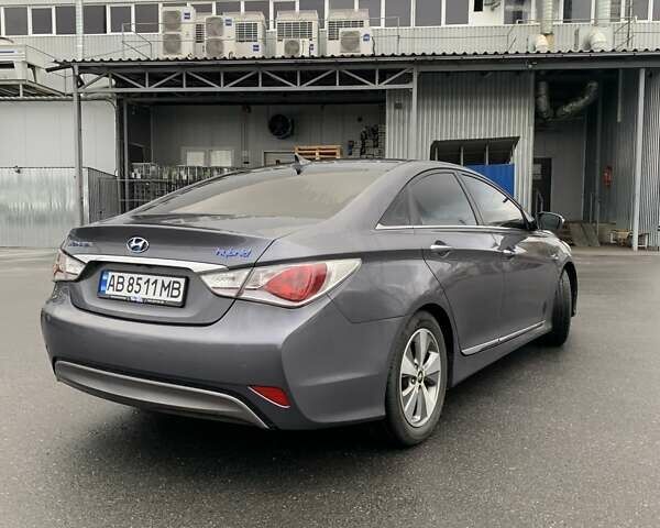Серый Хендай Соната, объемом двигателя 2 л и пробегом 213 тыс. км за 12800 $, фото 3 на Automoto.ua