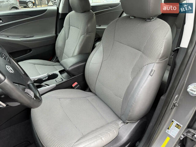 Сірий Хендай Соната, об'ємом двигуна 2 л та пробігом 191 тис. км за 7900 $, фото 27 на Automoto.ua