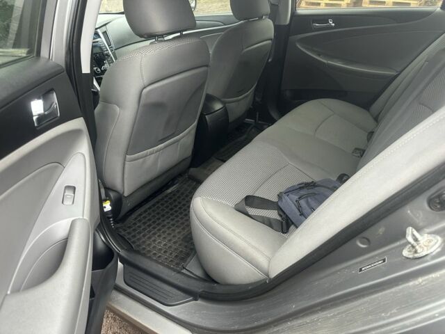 Серый Хендай Соната, объемом двигателя 2.4 л и пробегом 2 тыс. км за 8852 $, фото 4 на Automoto.ua