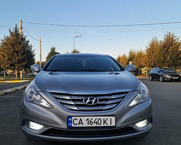 Серый Хендай Соната, объемом двигателя 2.36 л и пробегом 255 тыс. км за 9800 $, фото 8 на Automoto.ua