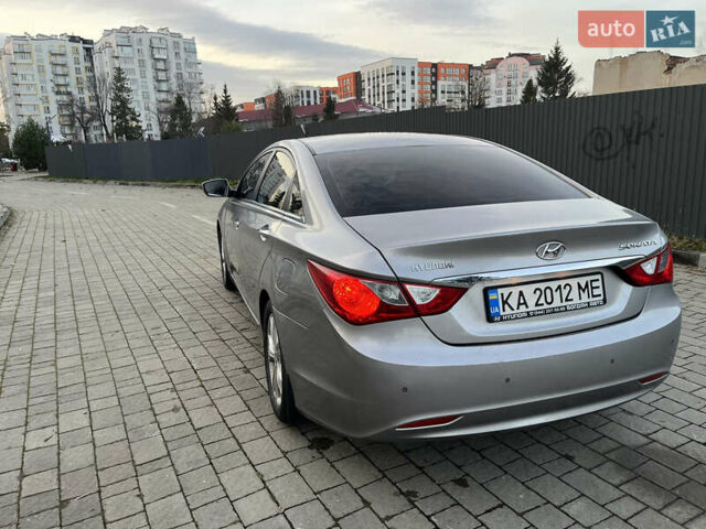 Серый Хендай Соната, объемом двигателя 2 л и пробегом 200 тыс. км за 8500 $, фото 3 на Automoto.ua