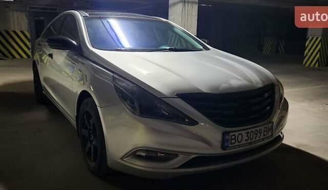 Сірий Хендай Соната, об'ємом двигуна 2 л та пробігом 165 тис. км за 10199 $, фото 5 на Automoto.ua