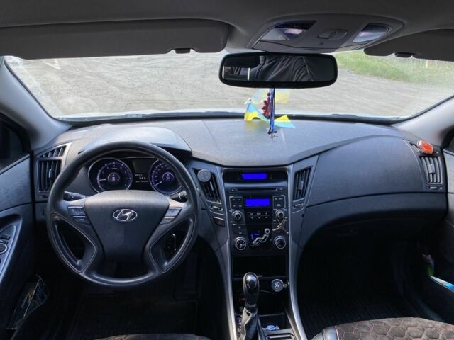 Серый Хендай Соната, объемом двигателя 2 л и пробегом 322 тыс. км за 8000 $, фото 12 на Automoto.ua