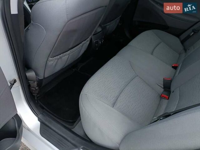 Серый Хендай Соната, объемом двигателя 2.36 л и пробегом 174 тыс. км за 9970 $, фото 34 на Automoto.ua